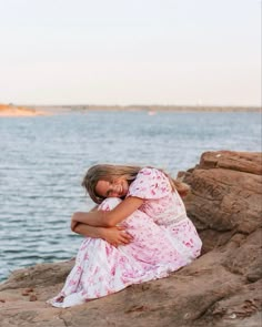 Beach Photoshoot Long Dress, California Senior Pictures, Summer Senior Pictures Outfits Beach, Hawaii Senior Photos, Senior Picture Ideas Long Dress, Senior Picture Inspo Beach, Senior Photos Beach Photography Poses, Beach Professional Photoshoot, Senior Picture Ideas Florida