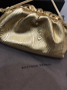 Description BTG VNT Clutch Yellow, For Women, Bags 8.7in/22cm Rep 1:1 Size: 12 x 22 x 7 cm /4.7 x 8.7 x 2.8 inches (Height x Width x Length) Metalized clutch Single compartment Magnetic frame closure Includes box, dust bag. This product is of the best quality. Bottega Veneta Crossbody Bag, Bottega Veneta Clutch, Louis Vuitton Shirt, Magnetic Frame, Magnetic Frames, Stylish Handbags, Evening Clutch Bag, Tote Backpack, Fashion Handbags