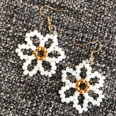 Big floral white and golden earrings made with glass beads. Flower Beaded Earrings, Big Floral, Beaded Earring, Seed Bead Patterns, Golden Earrings, Pastel Flowers, Floral White, Bead Patterns, Flower Bracelet