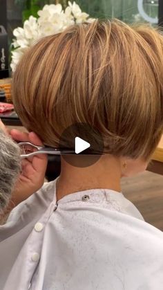 Short Stacked Bob Haircuts, Kort Bob, Hairstyles For Natural Hair, Stacked Bob Haircut, Bob Hairstyles For Thick, Cool Short Hairstyles, Short Hair Trends