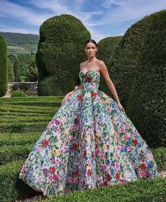 Floral/ball gowns/green/fashion outfits/party wear dresses Wedding Dress Top, Garden Wedding Dress Guest, Garden Wedding Dress, Monet's Garden, Corset Gown, Garden Wedding Dresses, Top Wedding Dresses, Beautiful Prom Dresses