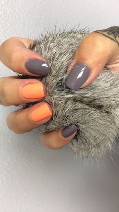 Gray And Orange Nail Designs, Nail Color Ideas Gel, Gray Orange Nails, Orange And Grey Nails Color Combos, Grey Orange Nails, Late Summer Gel Nails, Orange Grey Nails, Orange And Grey Nail Designs, Grey Nails Fall