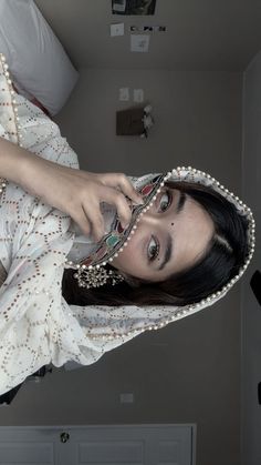 Aesthetic Poses Photo Ideas Desi, Indian Aesthetic Poses Photo Ideas, Desi Fits Aesthetic Pictures, Desi Girl Aesthetic Lehenga, How To Take Desi Aesthetic Photos, Aesthetic Dpz, Desi Dress, Self Portrait Poses