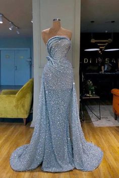 This strapless sequined floor length prom dress with gentle ruffles is sure to make a statement at any event. Made with exquisite materials and quality craftsmanship, this dress is designed to create an air of elegance and luxury, wrapping your figure in a shimmering embrace and turning heads with its timeless glamour. Elegant Dresses Gala Long, Hosting Outfits, डिजाइनर कपड़े, Mermaid Gown Prom, 2024 Prom, Prom Dress Evening, Prom Queens, Sequin Evening Dresses, Prom Dress Inspiration