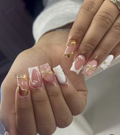 Gold And White Nails Short, White And Gold Nails Square, Baddie Nail Sets, White And Gold French Nails, Gold French Tip Toes, White And Gold Nails Short, Gold Nails Square, Short Nail Set Ideas, Gold Square Nails