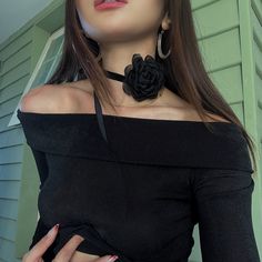 Color classification: black/in stock black/pre-saleSKU: KK-0645Simple accessories are a big plus for outfitsThis camellia choker is nice to knockWear V-neck or off-the-shoulder clothes or small skirts every dayWith this choker, the atmosphere is full of dignity~The upper body is immediately high-end and full of styling~The long streamer is also knocked with high-class ~ playful and sexyHonorable hin love, sisters do not hesitate, honorable deserve to have Black Flower Choker Outfit, Rose Choker Outfit, Black Choker Aesthetic, Flower Choker Outfit, Choker Necklace Outfit, Aaliyah Outfits, Choker Outfit, Dress With Choker, Aesthetic Wear