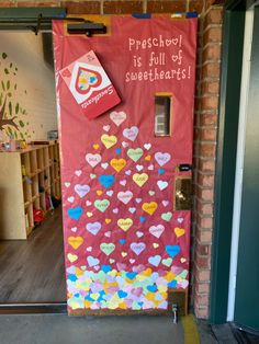 a door decorated with hearts and the words preschool is full of sweethearts