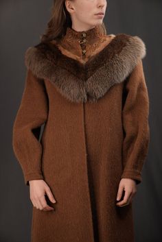 Stunning vintage coat from wool and alpaca (30%). Fur trim made from four different types of fur around the collar.  In excellent vintage condition, signs of wear are minor.  Size 40 IT | 38 FR | 36 D | 6 USA. Fits like a size S-M. The model is 175cm tall, usually wearing a female size M.  Shoulders 45cm Chest 48cm Sleeve 62cm Length 99cm ... Discount for multiple items, applies automatically at check-out:  3 or 4 items: 15% Off 5 items or more : 25% off Also, please send me your ► phone number Coat With Fur Trim, Vintage Fur Coat, Alpaca Coat, Coat With Fur, Fur Coat Vintage, Vintage Fur, Vintage Coat, Fur Trim, That Way