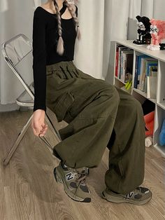 Size: M L XLStyle: StreetWomen's trouser waist height: natural waistColor classification: army green, black, turmeric, khaki, whiteYear Season: Fall 2022Thickness: RegularClothing style details: pocketsTrouser length: Long pantsWomen's pants type: cargo pantsMaterial composition: 100% of cotton