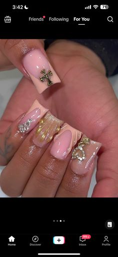 Christmas Nails Duck, Y2k Nails Christmas, 23rd Birthday Nails, Short Baddie Nail Ideas, Arab Tattoos, Aphrodite Nails, Nail Inspo Winter, Nail Claws, Christmas Acrylic Nails