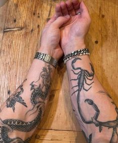 Metallica Hand Tattoo, Knuckle Tattoos For Men, Mens Stomach Tattoo, Mens Face Tattoos, Inner Wrist Tattoos, Masculine Tattoos, Artsy Tattoos, Inner Forearm Tattoo, Knuckle Tattoos