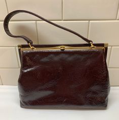 Great handbag  Brown and clean Measures 10x7 Paragon brand Our items are typically pre-owned, vintage or antique and will show the signs of normal use or wear. However, we make every effort to note any exceptions to normal wear. Please enlarge photos. 😊 Thanks for looking, we refund shipping $ overages! We always look at all carriers and combine shipping if needed to get you the best shipping cost. Feedback is appreciated. If you have any problems, please contact us before leaving feedback.😊 ** ATTENTION CANADIAN BUYERS ** We ship from Canada as well so your shipping costs COULD be cheaper, please inquire with your Postal Code IF purchasing! Vintage Brown Satchel For Everyday Use, Vintage Bags With Handles For Daily Use, Vintage Brown Retro Tote Shoulder Bag, Vintage Handheld Bags With Handles, Vintage Satchel With Handle Drop, Retro Vintage Brown Tote Shoulder Bag, Classic Vintage Brown Rectangular Bag, Vintage Brown Retro Bag For Daily Use, Vintage Bucket Shoulder Bag For Daily Use