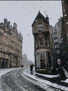 Snow In Scotland, Edinburgh In February, Winter In Edinburgh, Edinburgh In Winter, Snow Edinburgh, Edinburgh Scotland Winter, Europe Winter Aesthetic, Edinburgh Snow, Winter Edinburgh