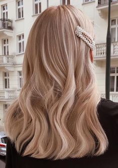 Soft Cream Blonde Hair, Light Champagne Blonde Hair, Strawberry Blonde Peekaboo, Rosy Blonde Hair, Rose Beige Hair, Pinkish Blonde Hair, Pastel Blonde Hair, Neutral Blonde Hair Color, Natural Light Blonde Hair