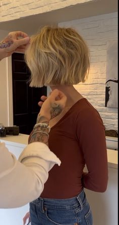 Κούρεμα Bob, Messy Bob Hairstyles, Messy Short Hair, Hairdos For Short Hair, Bob Hairstyles For Fine Hair, Mom Hairstyles, Penteado Cabelo Curto