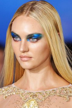 Color-blocked eyes at the fall 12 shows 2012 Makeup, Looks Hippie, Fall Hairstyles, Avant Garde Makeup, Runway Makeup, Look Into My Eyes, Bold Makeup, Makeup Tattoos, Prabal Gurung