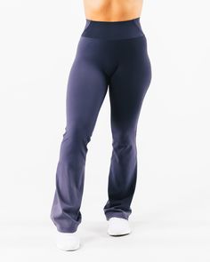 HIGHLIGHTS. Sculpting seamlines Buttery soft hand feel High Stretch Flared leg Sizes XXS - M: 31" inseam Sizes L - XXL: 32.5" inseam FIT SUGGESTION. This item runs true to Alphalete's standard sizing.. We recommend sizing up for a more relaxed fit or down for a more compressive fit.. Model is 5’2”/157.5cm, wearing a size. S. with 39"/99cm hips and 28”/71.1cm waist. MATERIALS AND WASHING DIRECTIONS. 75%. Nylon,. 25%. Spandex. We recommend washing inside-out on a cold setting. Hang to dry DESCRIPT Outfit Aesthetics, Ombre Effect, Flared Pants, Womens Bras, Bottom Clothes, Soft Hand, Flare Pants, Bottoms Pants, Pretty Outfits