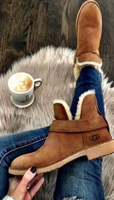 Ugg Booties, Winter Fashion Boots, Boating Outfit, Outfit Winter, Winter Boots Women, Crazy Shoes, Shoe Obsession, Fall Winter Outfits, Ugg Boots