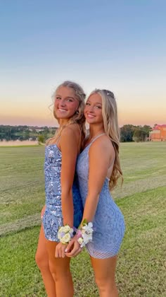 Hoco Dresses Pictures, 2 People Homecoming Poses, One Person Hoco Pics, Where To Shop For Homecoming Dresses, Individual Hoco Pictures, Hoco Bff Poses