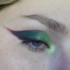 Interesting Makeup, Slay Makeup, Purple Eyeshadow, Green Eyeshadow, Makeup Tattoos, No Eyeliner Makeup, Facepaint, Fantasy Makeup