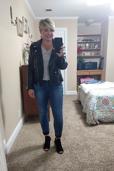 moto jacket with jeans and booties fall outfit Booties Outfit Fall, Grey Jeans Outfit