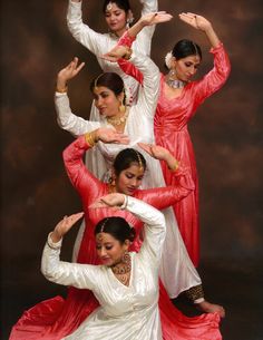 Semi Classical Dance Costume, Kathak Photoshoot, Dance Group Outfits, Kathak Poses, Semi Classical Dance, Dance Costume Ideas, Bharatnatyam Poses, Classical Dance Costume