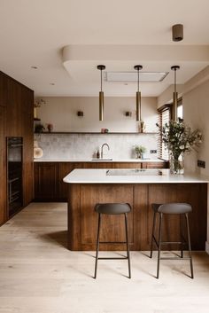 Kitchen Interior Aesthetic, Flat Decor, Beautiful Kitchen Designs, Interior Home Decor, Mid Century Modern Kitchen, Beautiful Kitchen