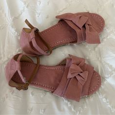 Brand New Casual Pink Wedge Sandals For Summer, Pink Flat Sandals For Spring, Flat Pink Sandals For Spring, Cute Flat Heel Sandals For Summer, Casual Pink Wedge Sandals For Beach, Pink Closed Toe Wedge Sandals For Beach, Cute Sandals For Beach Season Vacation, Casual Pink Wedge Sandals For Vacation, Cute Pink Ankle Strap Sandals