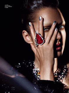 "Mettallica" Tirade Magazine Black Chrome Nails, Red Chrome Nails, Blue Chrome Nails, Gold Chrome Nails, New Nail Trends, Pink Chrome Nails, Chrome Nails Designs, Jewelry Editorial, Nail Pops