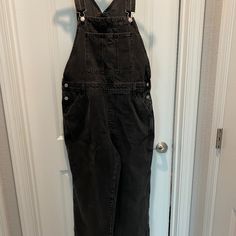 H&M Straight Leg Denim Overalls, Size Medium. The Inseam Is 31". Never Worn - New With Tags. H&m Casual Cotton Jeans, Casual H&m Cotton Jeans, Trendy H&m Dark Wash Jeans, M Jeans, Straight Leg Denim, H&m Jeans, Denim Overalls, Overalls, Straight Leg