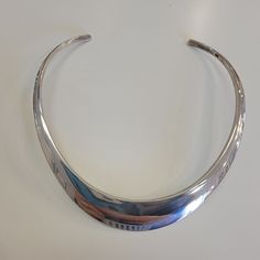 Estate sterling silver collar necklace that is 16mm wide in the front tapering to 4.6mm in the back. It weighs 62 grams. Silver Collar Necklace, Pretty Jewellery, Collar Necklace, Silver Necklaces, The Back, Silver Bracelet, Collar, Sterling Silver, Silver