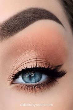 Makeup Tips For Blue Eyes, Peach Eye Makeup, Peach Eye, Turquoise Eyeshadow, Lilac Eyeshadow, Natural Smokey Eye