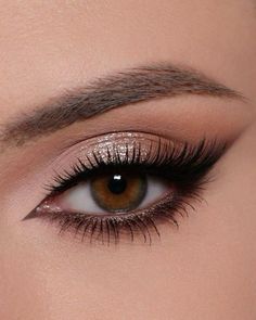 💄 Cat Eye Eyeshadow Makeup, Classy Prom Makeup, Champagne Makeup Look, Makeup For Grey Dress, Classic Smokey Eye, Birthday Makeup Looks, 15 Makeup, Wedding Makeup For Brown Eyes