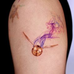 Snitch Tattoo Design, Harry Potter Sleeve, Pixie Tattoo, Hogwarts Tattoo, Tattoo Harry Potter, Harry Potter Symbols