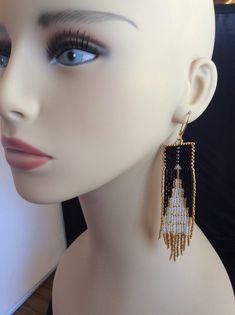 De la semilla cuentas pendientes Gastby Art Deco | Etsy Art Deco Inspired Jewelry, Seed Beaded Earrings, Gatsby Art, Fringe Earring, Rare Jewelry, Beaded Fringe Earrings, High Fashion Jewelry, Beaded Earrings Patterns, Beads Earrings