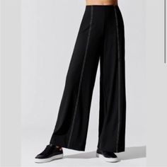 Brand New Wide Leg Carbon38 Wide Leg Pants. Black With White Stitching. Wide Leg Bottoms With Contrast Trim For Work, Spring Wide Leg Bottoms With Contrast Trim, Black Bottoms With Contrast Stitching, Fitted Black Bottoms With Contrast Trim, Carbon 38 Leggings, Wide Leg Pants Black, Vinyl Leggings, Athleisure Pants, Burgundy Leggings