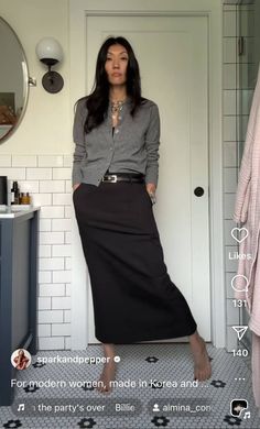 Women Black Outfit Classy, Quoi Porter, 60 Fashion, Inspiration Mode, Work Fashion, Skirt Outfits, Look Fashion