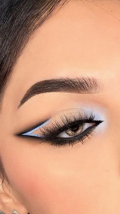 Subtle Blue Makeup, Natalia Castellar, Modeling Job, Straight Hair Highlights, Ring Master, Dark Eyebrows, Thick Eyebrows