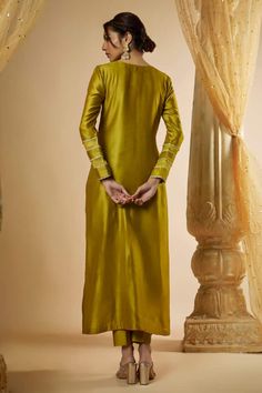 Olive green kurta with gold lace panelled on the kurta and sleeves with fringe latkans. Paired with matching pant and dupatta with contrast pink pattis. - Aza Fashions Kurta Set For Women, Gold Lace, Fashion App, Kurta Set, Lace Panelled, Set For Women, Aza Fashion, Olive Green, Silk