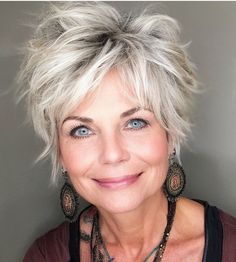 Cuts For Wavy Hair, Gray Short Hair, Short Haircut Styles, Short Hair Pixie Cuts, Chin Length Hair