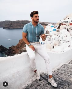 Greece Vacation Outfit, Santorini Outfit, Vacation Outfits Men, Greece Outfit, White Pants Outfit, Polo Shirt Outfits, Summer Pants Outfits