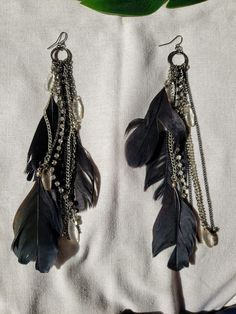 boho feather earrings Adjustable Black Feather Jewelry, Black Feathered Jewelry For Festivals, Elegant Black Feather Jewelry, Black Feathered Jewelry For Party, Black Feather Jewelry For Party, Feather Earrings Outfit, Earrings Outfit, Earrings Feather, Garment Workers