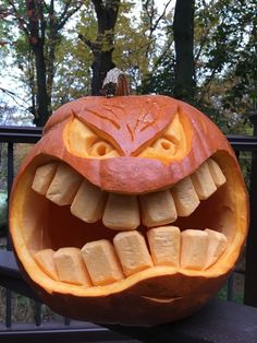 Angry Pumpkin Carving, Pumpkin Carve Designs, Scary Carved Pumpkins, Pumpkin Ideas Cute, Ghost Pumpkin Carving, Painting Pumpkin Ideas, Pumpkin Painting Ideas Easy, Creative Pumpkin Painting Ideas, Cute Pumpkin Painting Ideas