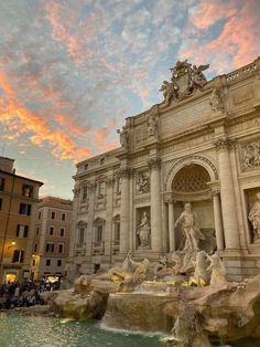 the trellotto fountain in rome at sunset