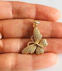 18K GOLD FILLED BUTTERFLY WITH WHITE CZ. PENDANT SIZE : 28 x 22 MM 18K GOLD FILLED DIJE DE MARIPOSA CON CZ BLANCO. TAMAÑO DEL DIJE : 28 x 22 MM Figaro Necklace, Good Luck Bracelet, Pompano Beach, Cz Pendant, Evil Eye Pendant, Oct 11, Butterfly Pendant, Pendant Necklaces, Gold Filled