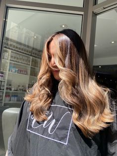 Bronde bombshell! 💥 This Beauty had the full works Foilage, Face Frame & Full Colour.. 🕊️ Honey Balayage, Face Frame, Face Framing, Full Colour, Balayage, Honey, Long Hair Styles, Hair Styles, Frame