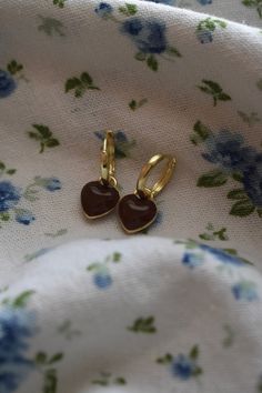 Wrap yourself in love with our Brown Heart Huggies! These delicate earrings are simply made to go with any outfit. These earrings are lightweight and comfortable for all-day wear. Size- 1.0 inch drop, Width 0.4 inches Materials - Zinc Alloy Heart Huggies, Chunky Jewellery, Brown Heart, Silver Gold Necklace, Brown Earrings, Locket Bracelet, Chunky Jewelry, Through The Looking Glass, Delicate Earrings