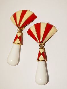 "The red and white enameled metal and plastic /Lucite dangling tier shape bottom size is 3 1/4\" inch tall x 1 3/4\" inch wide, 44.6 grams in weight in excellent vintage condition." Retro White Dangle Jewelry, White Retro Enamel Jewelry, Retro White Enamel Jewelry, Retro White Dangle Earrings, Retro White Drop Earrings, Red Enamel Clip-on Earrings, Retro Red Dangle Earrings, White Enamel Clip-on Jewelry, Red Enamel Clip-on Jewelry