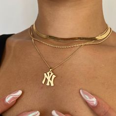 Trendy Clavicle Chain Jewelry For Streetwear, Trendy Streetwear Choker Jewelry, Trendy Gold Necklace For Streetwear, Trendy Stacked Jewelry, Trendy Streetwear Choker Necklace, Jewelry Accessories Ideas, Dope Jewelry, Looks Street Style, Jewelry Fashion Trends