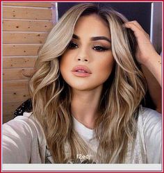 Blonde Hair Selena Gomez, Blond Front Hair Streaks, Selena Gomez With Blonde Hair, Sunny Sandy Blonde Hair, Light Brown Balayage Blonde Money Piece, Salina Gomez Hair, Beachy Waves Haircut, Hair Colour Ideas For Brunettes Going Lighter Blonde Highlights, Blonde Hair For Fair Skin And Brown Eyes